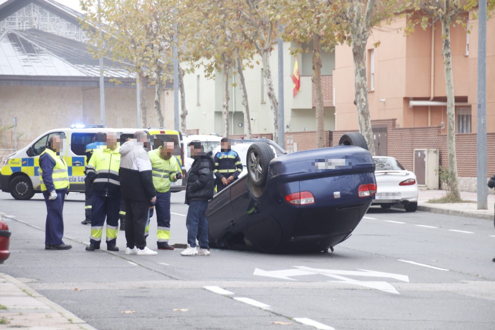  Vuelca un coche en la calle Orejudos