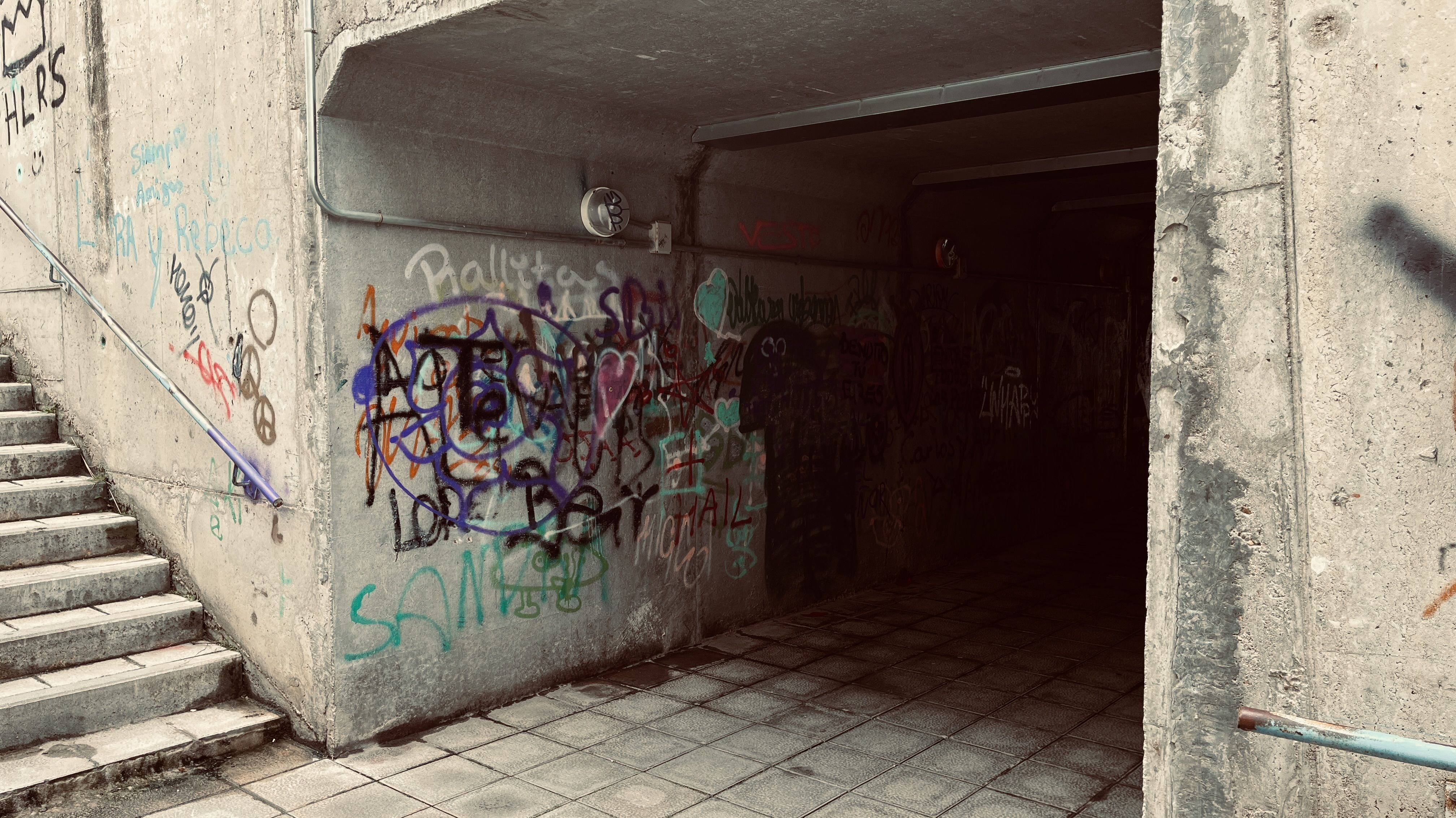 Túnel de la vía del tren a su paso con la Urbanización Los Chopos