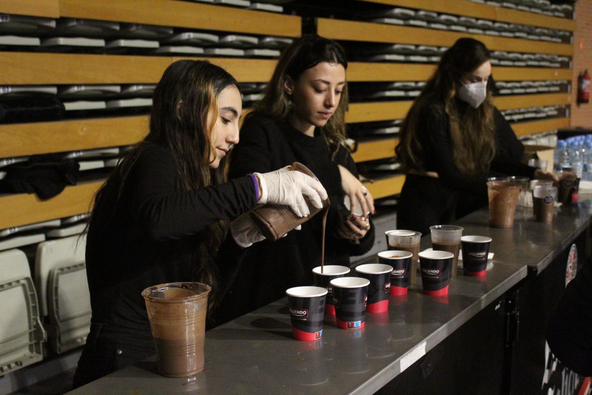 Tradicional baile con chocolatada Programa para personas mayores.