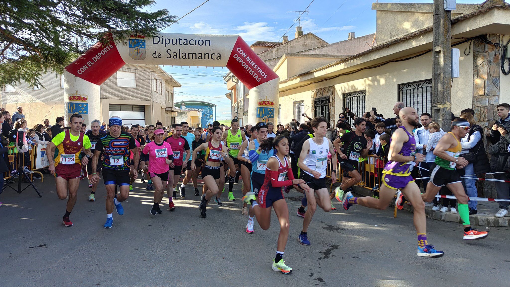 salida de la categoría absoluta, Carrera del Turrón, CastellanosdeVilliquera