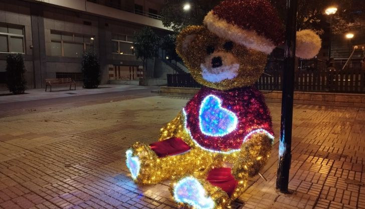 iluminación navideña, oso gigante, plaza carmelitas