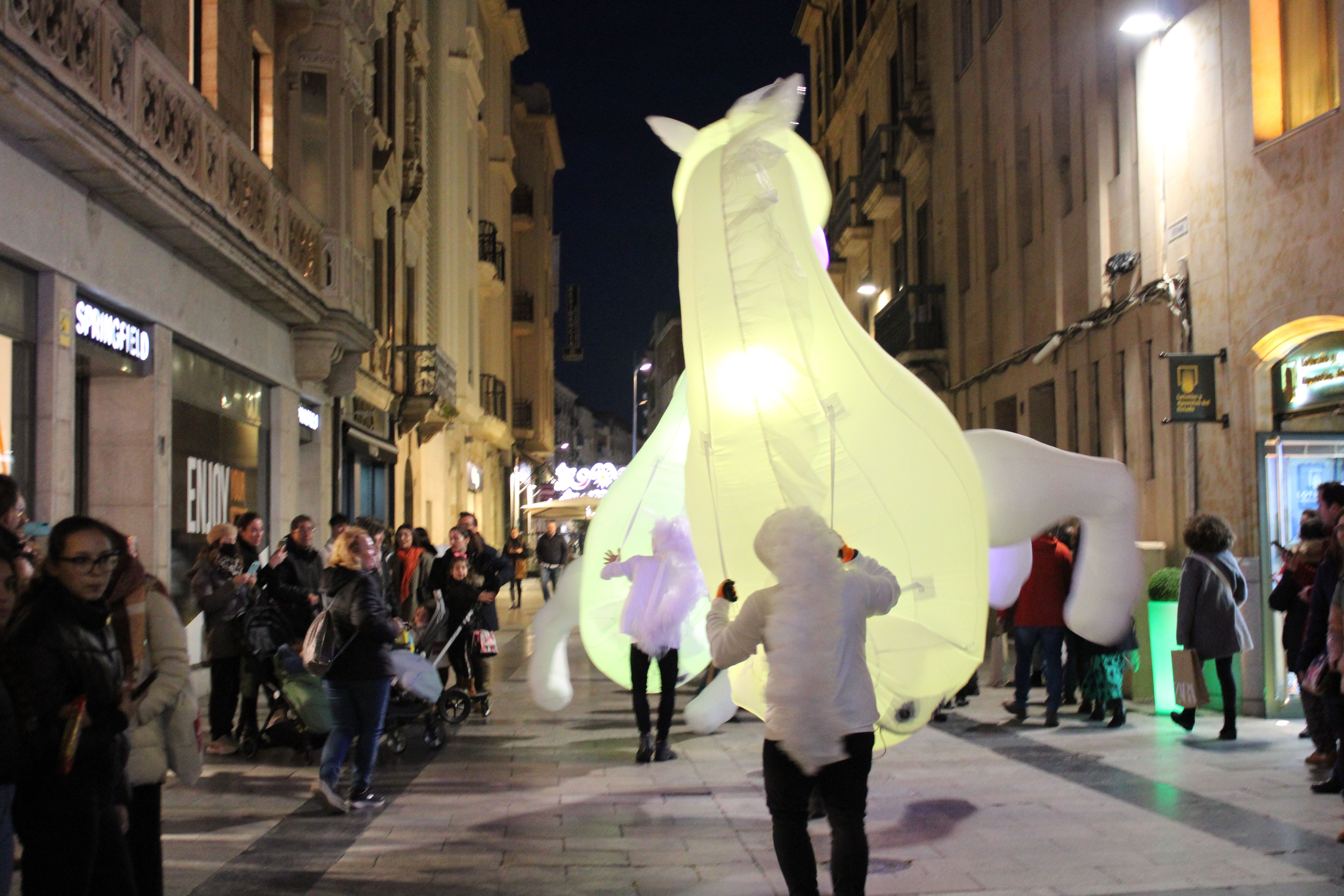 Pasacalles navideño “Caballos de Navidad” con ArtScreative