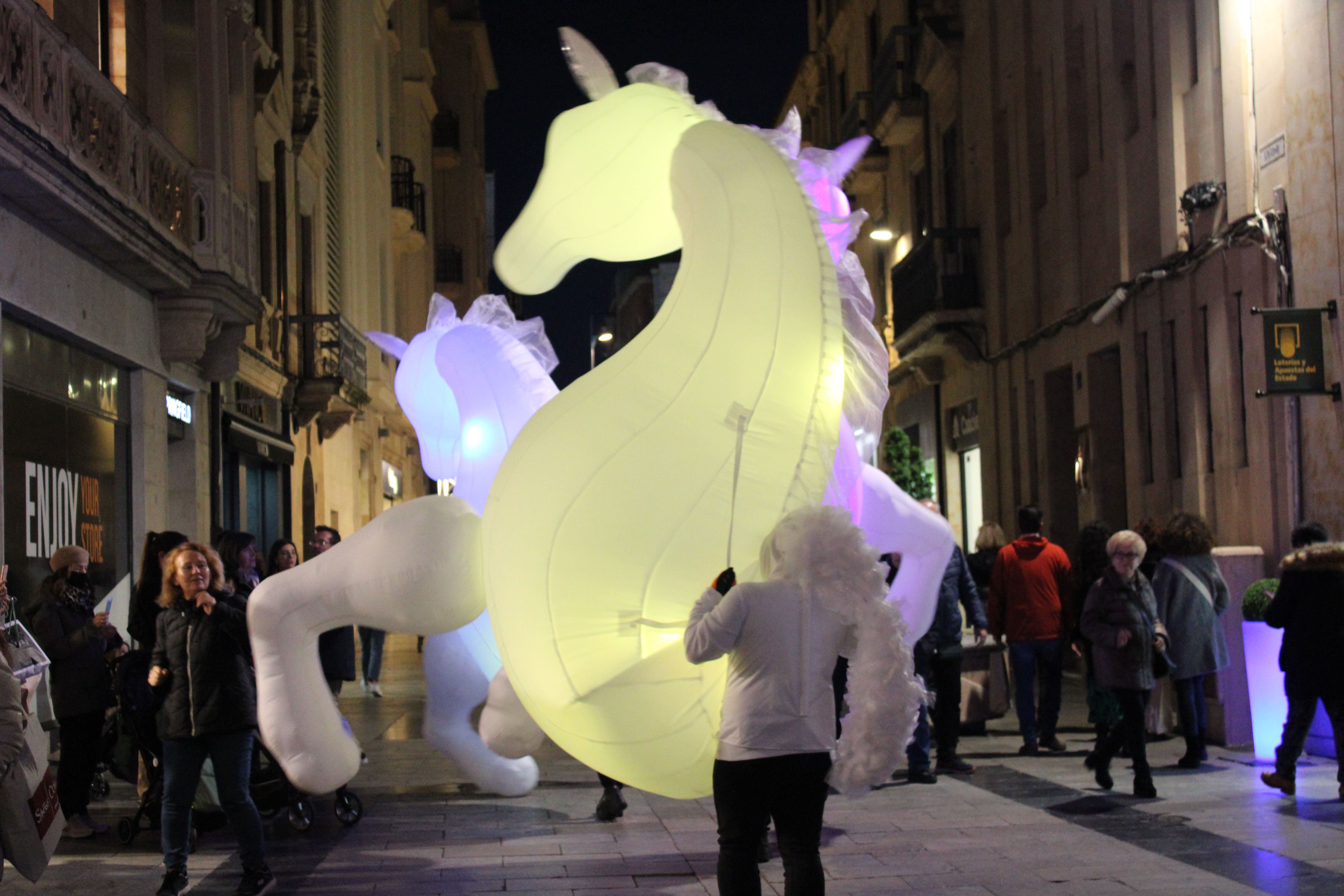 Pasacalles navideño “Caballos de Navidad” con ArtScreative