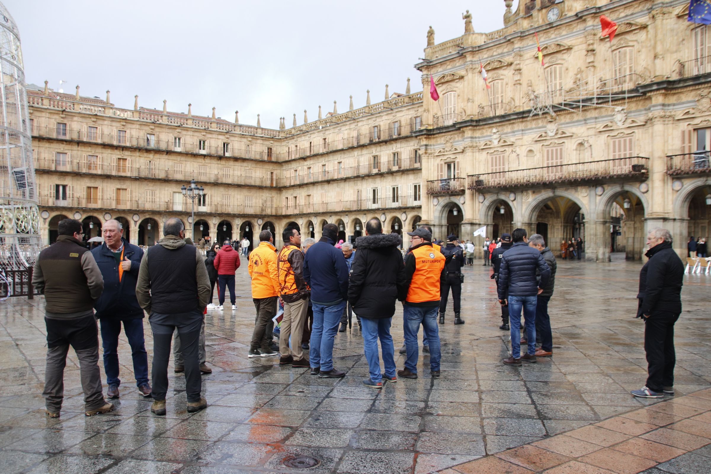 PACMA se manifiesta contra la exclusión de los perros de caza en la ley de bienestar 