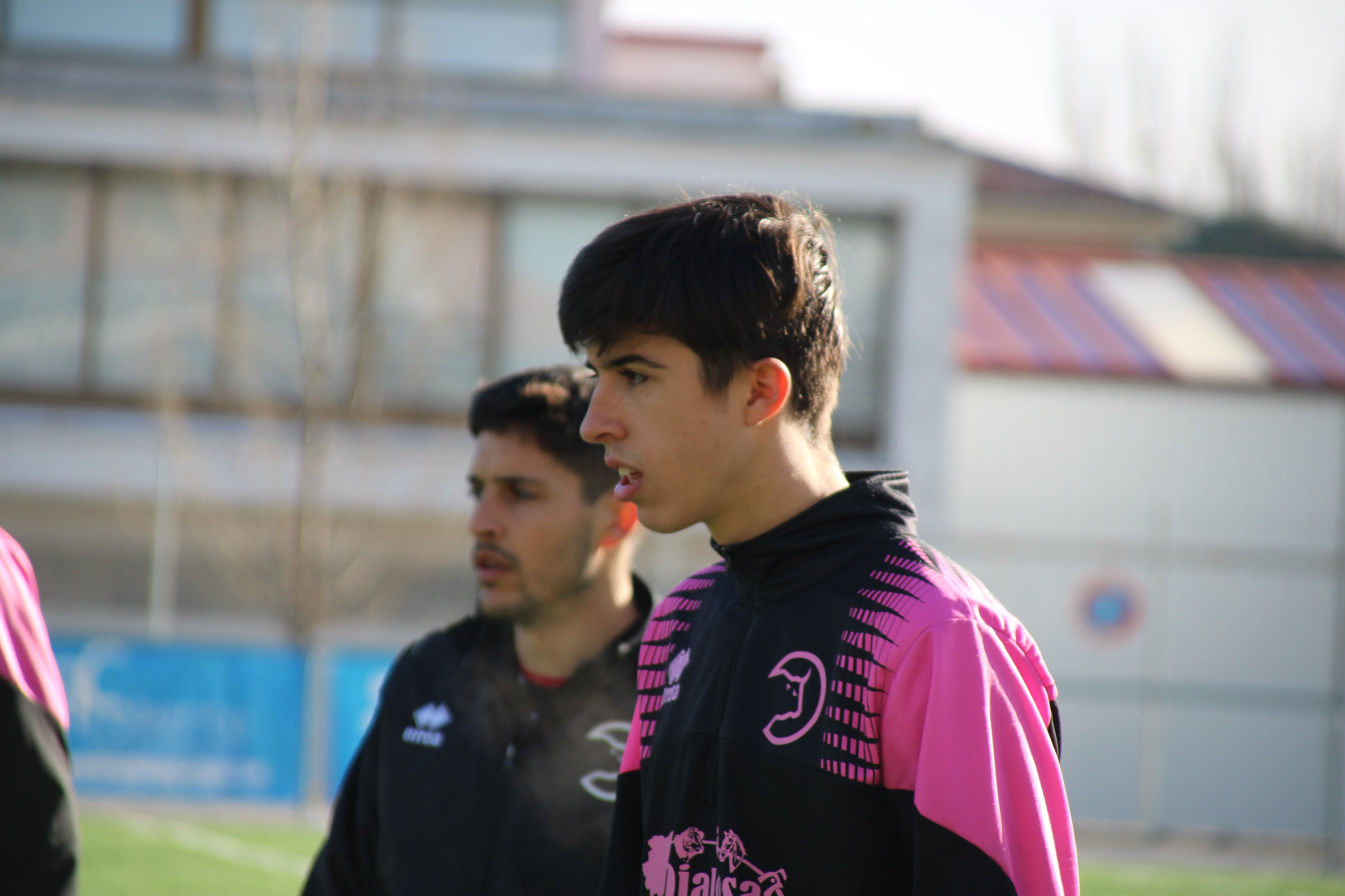 Hugo de Bustos, en un entrenamiento con el primer equipo de Unionistas | FOTO SALAMANCA24HORAS.COM