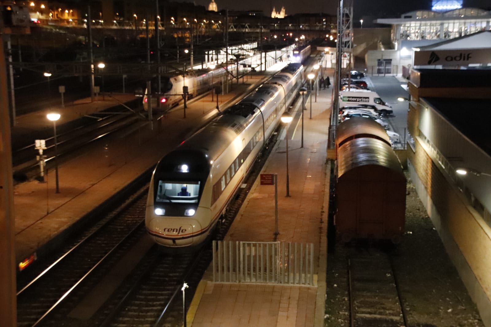 Tren Alvia en la Estación de Vialia. Foto de archivo