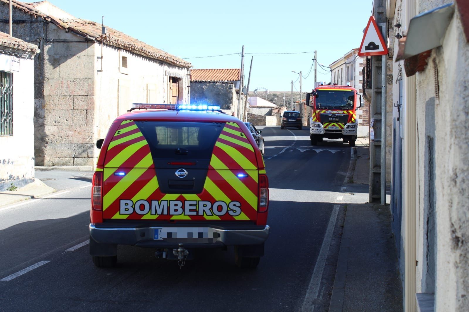 dotaciones Bomberos Diputación, incendio Almenara de Tormes