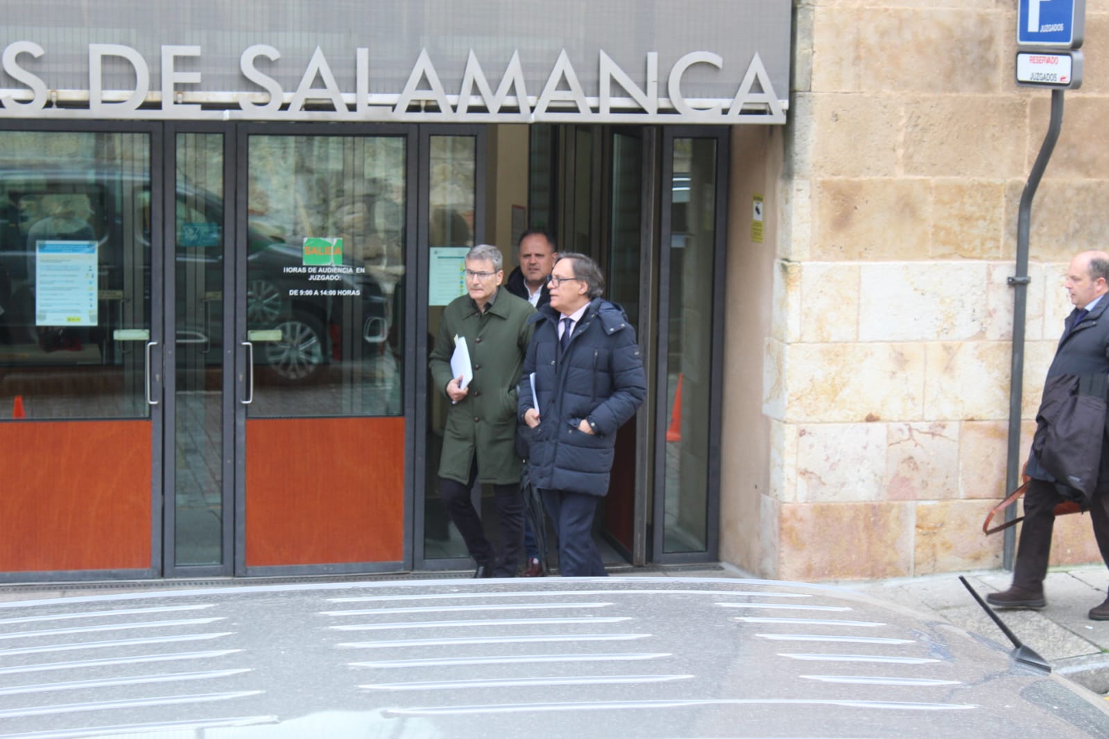 Carlos García Carbayo saliendo del juzgado de Salamanca 2