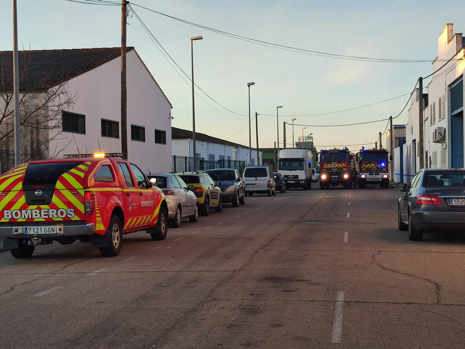 Incendio en polígono industrial El Inestal, en Peñaranda de Bracamonte 