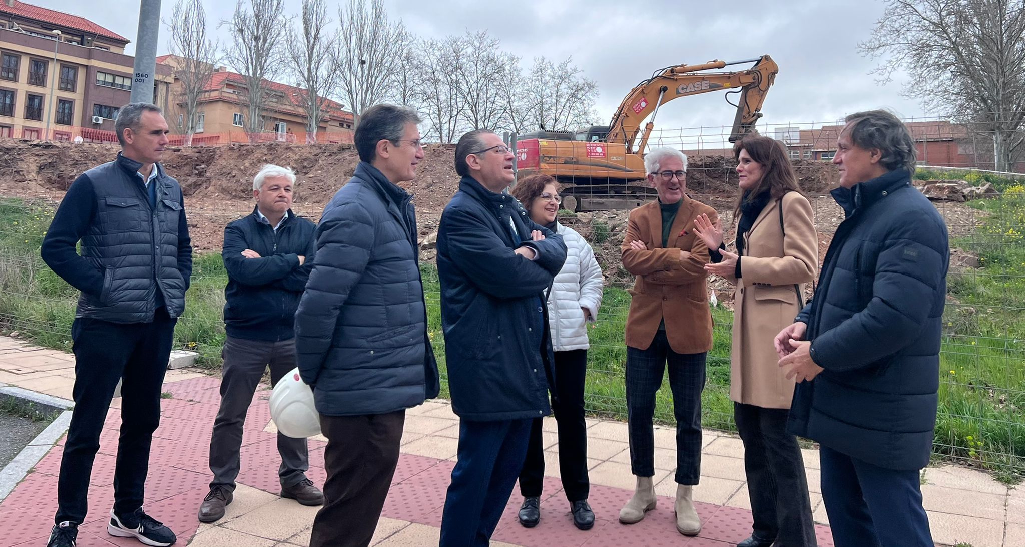 Carbayo visita las obras de la Biblioteca Municipal de Pizarrales