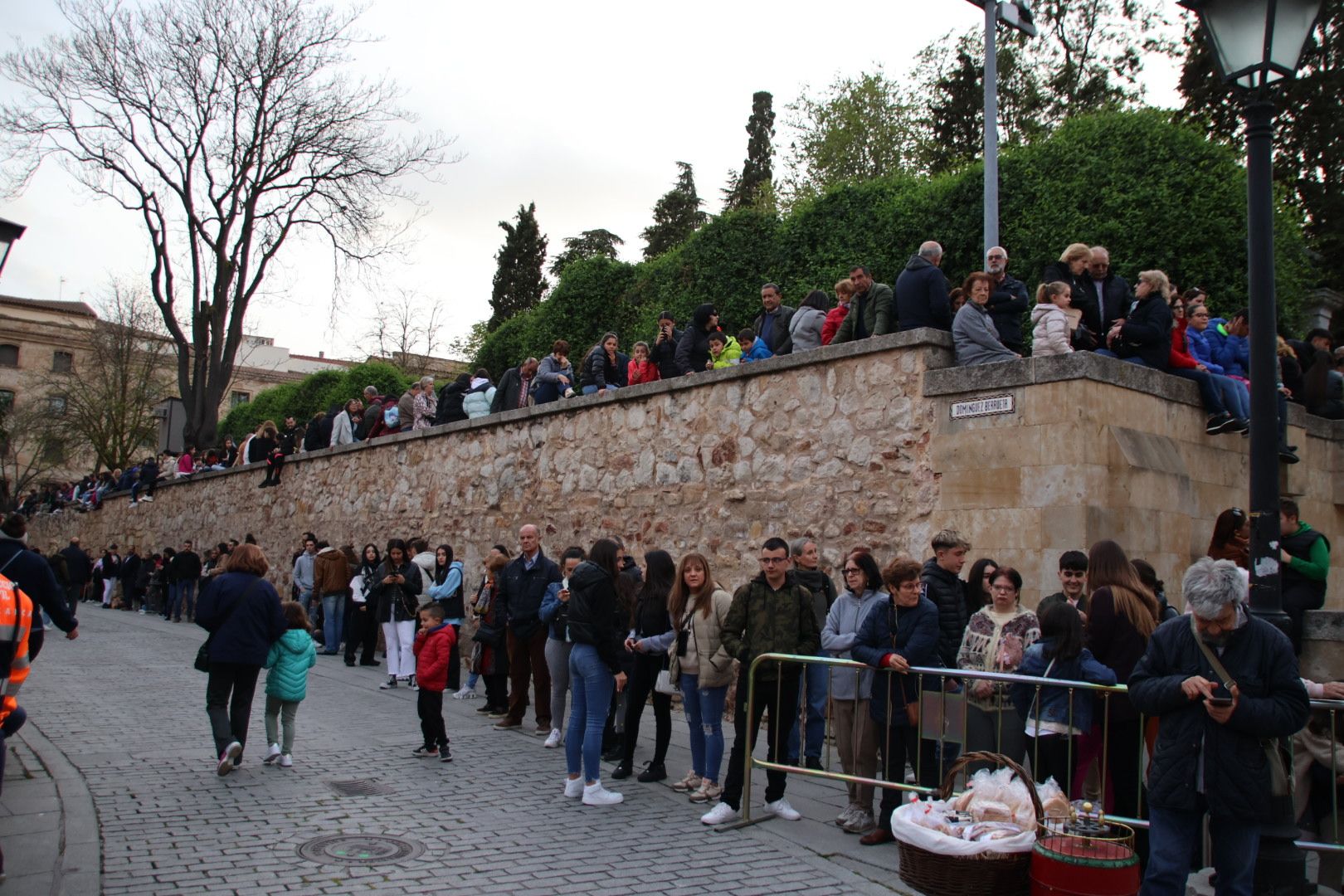 Ambiente en la Procesión del Vía Matris de la Cofradía de la Vera Cruz