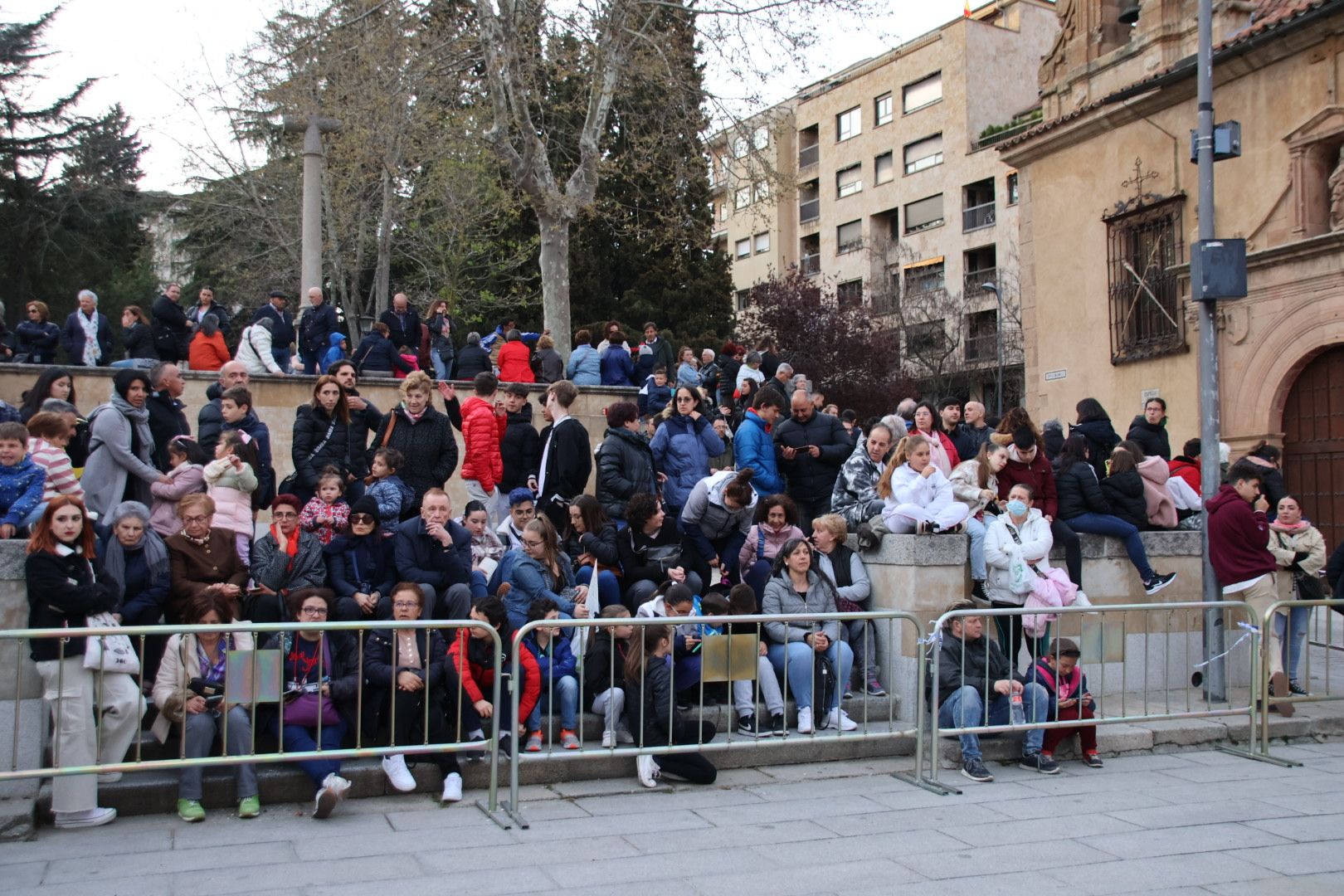 Ambiente en la Procesión del Vía Matris de la Cofradía de la Vera Cruz