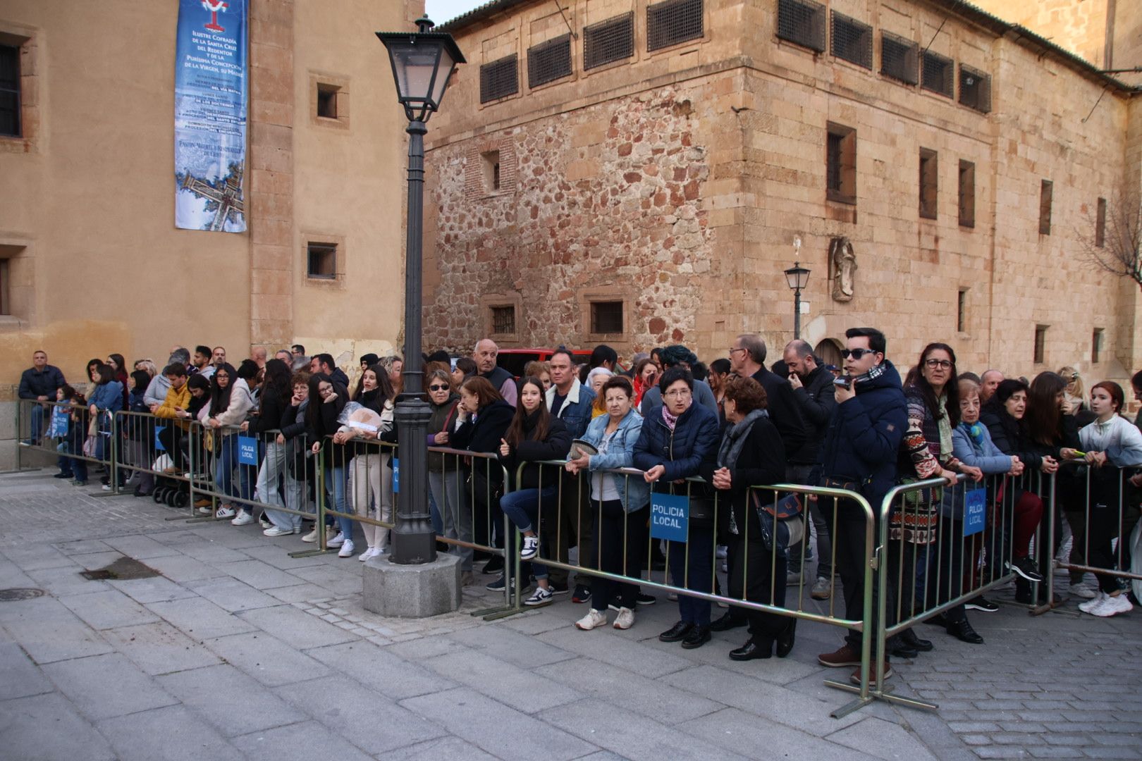 Ambiente en la Procesión del Vía Matris de la Cofradía de la Vera Cruz