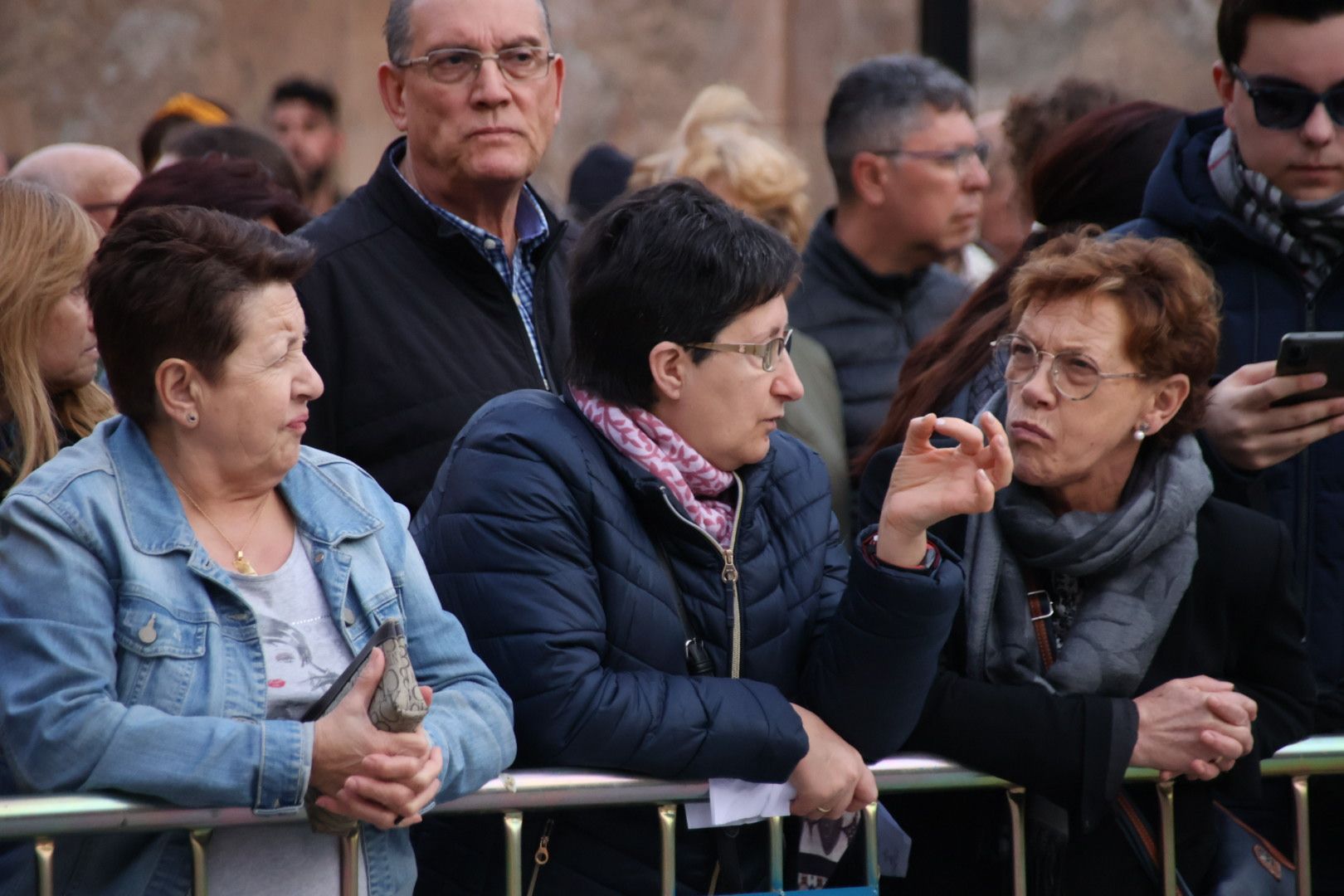 Ambiente en la Procesión del Vía Matris de la Cofradía de la Vera Cruz8577