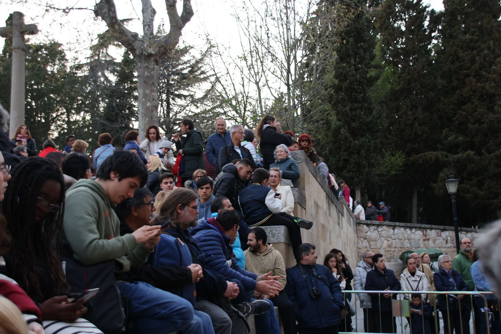 Ambiente en la Procesión del Vía Matris de la Cofradía de la Vera Cruz