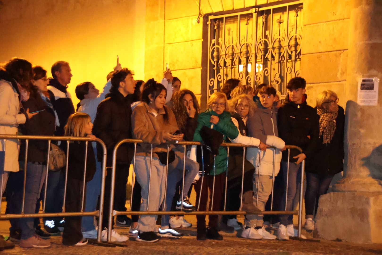 Ambiente en el Traslado de la imagen del Santísimo Cristo de la Liberación de la Hermandad del Cristo del Amor y de la Paz