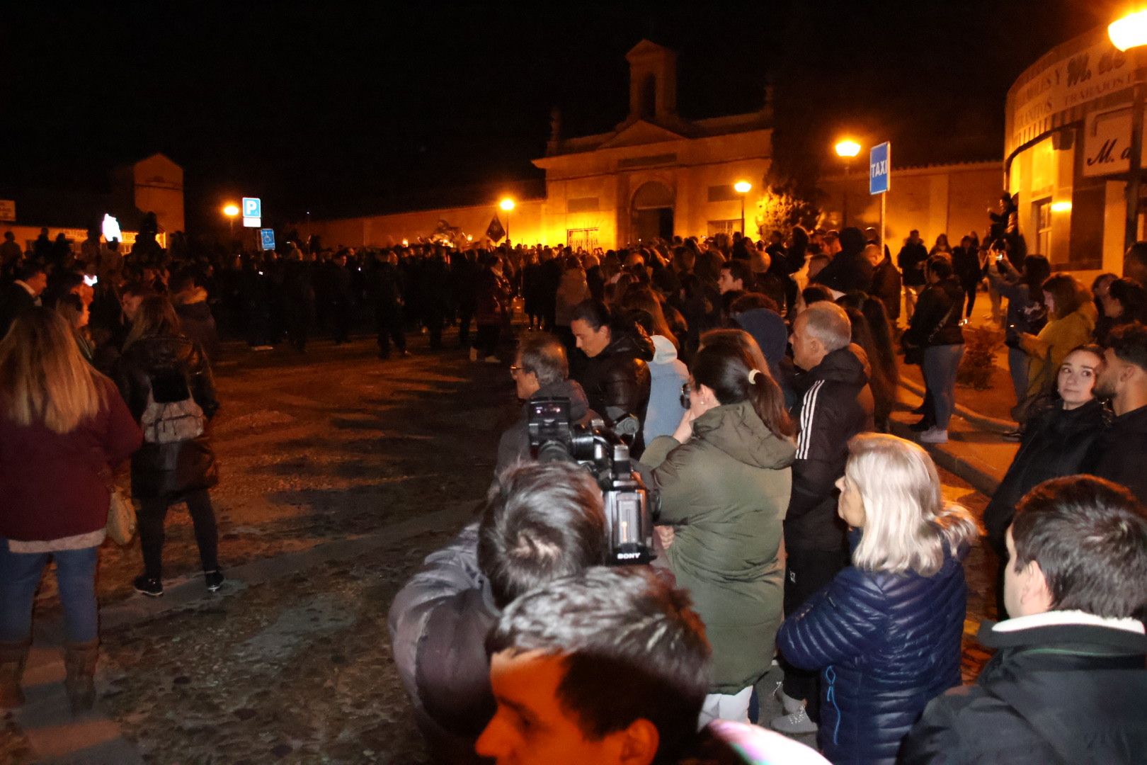 Ambiente en el Traslado de la imagen del Santísimo Cristo de la Liberación de la Hermandad del Cristo del Amor y de la Paz