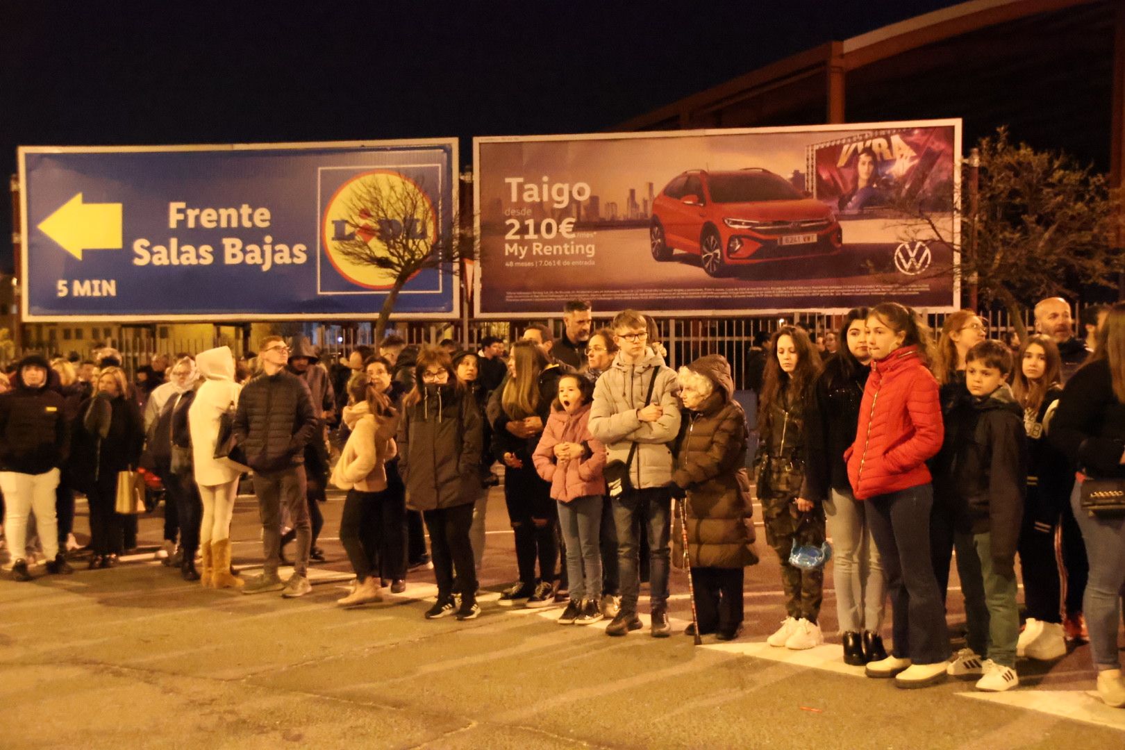 Ambiente en el Traslado de la imagen del Santísimo Cristo de la Liberación de la Hermandad del Cristo del Amor y de la Paz