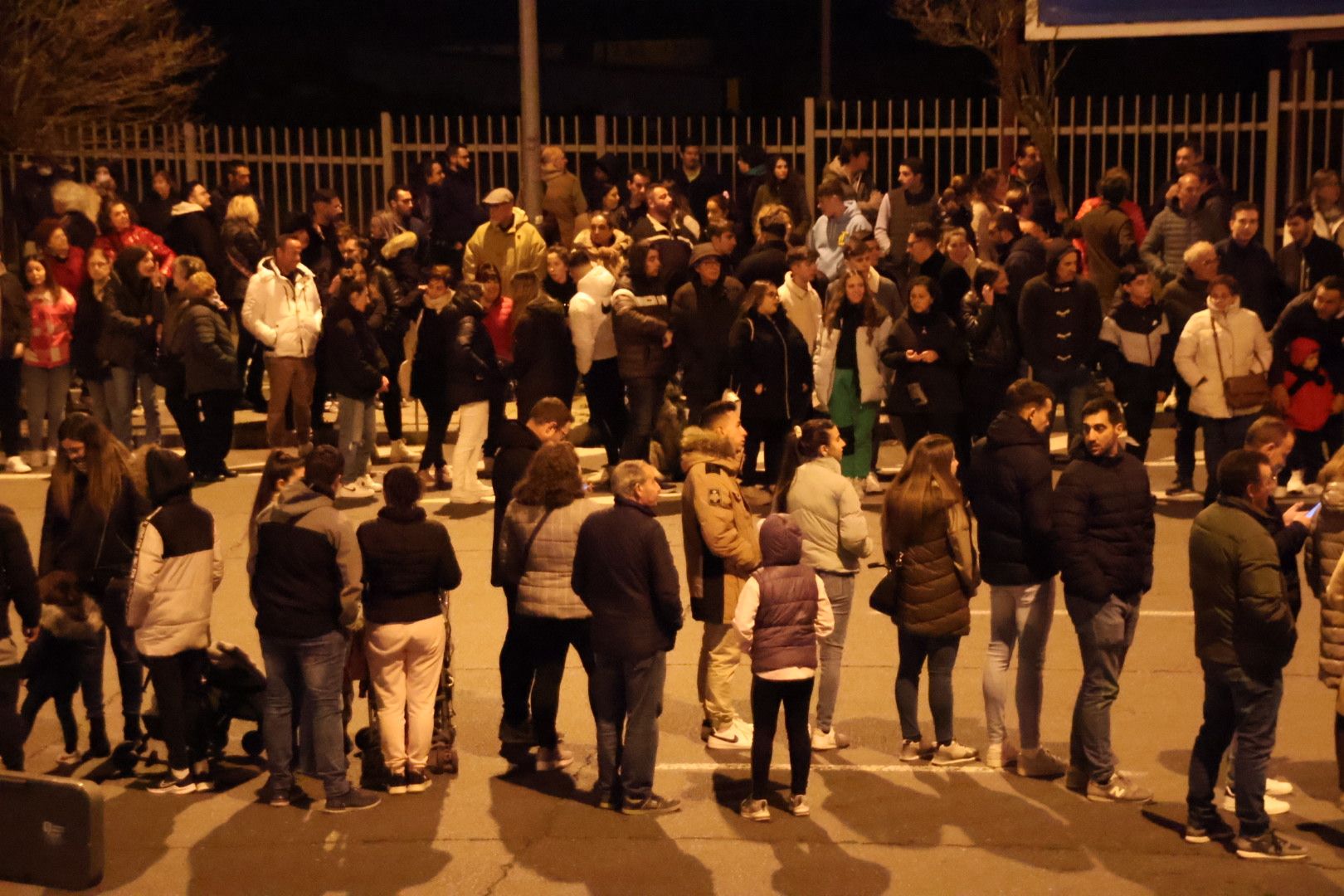 Ambiente en el Traslado de la imagen del Santísimo Cristo de la Liberación de la Hermandad del Cristo del Amor y de la Paz