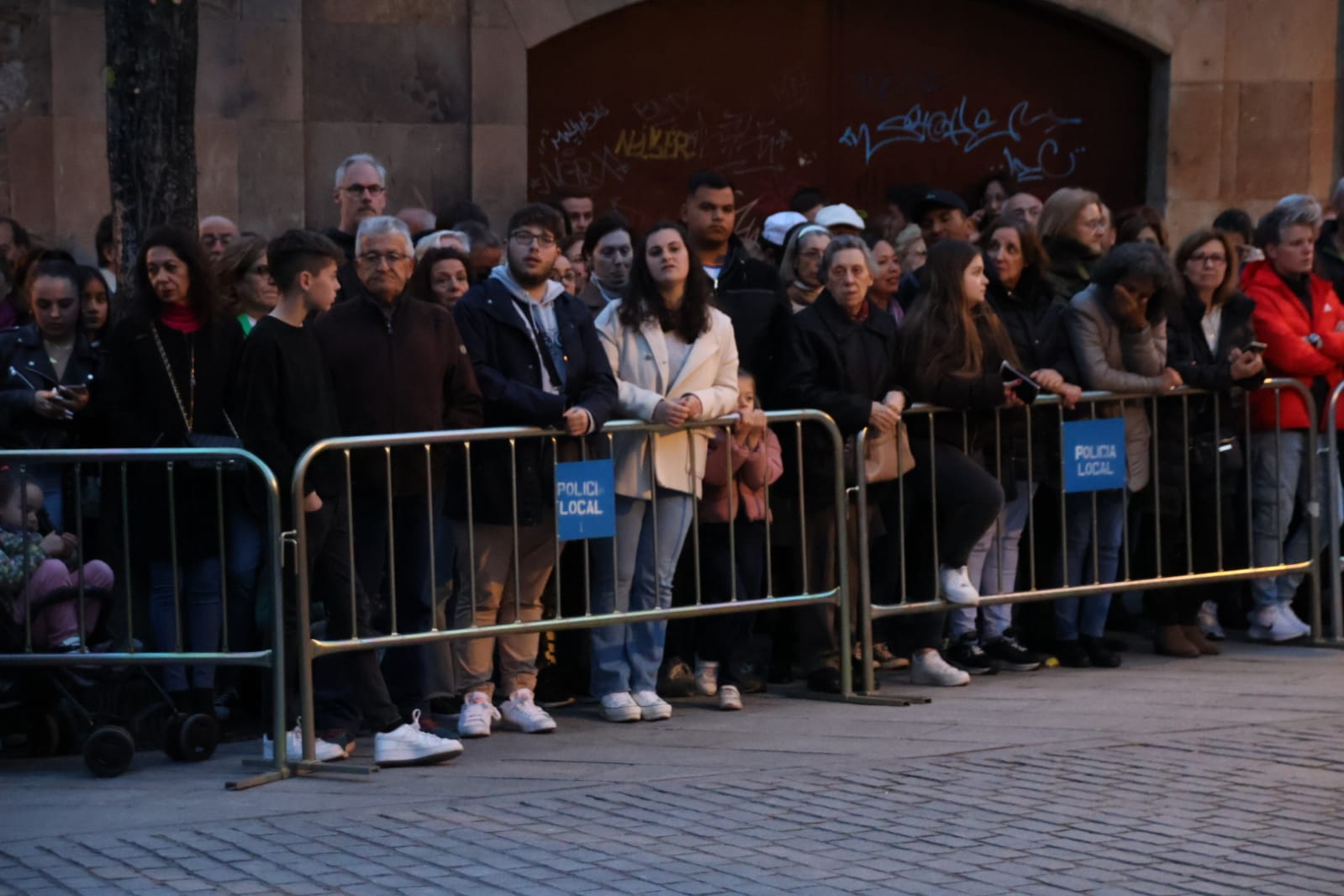 Ambiente en la procesión del Cristo de los Doctrinos y la Virgen de la Amargura de la Cofradía de la Vera Cruz