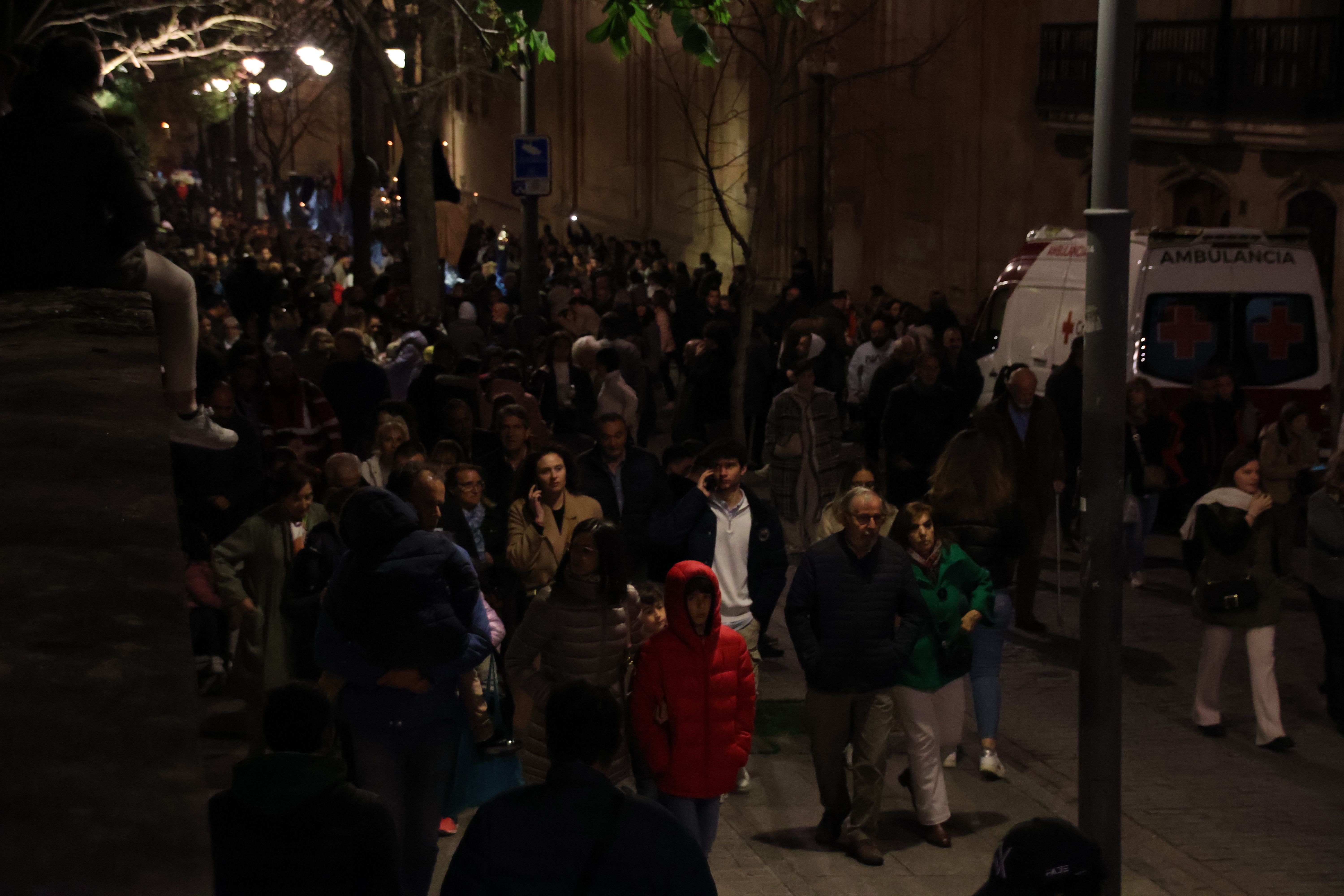 Ambiente en la procesión del Cristo de los Doctrinos y la Virgen de la Amargura de la Cofradía de la Vera Cruz