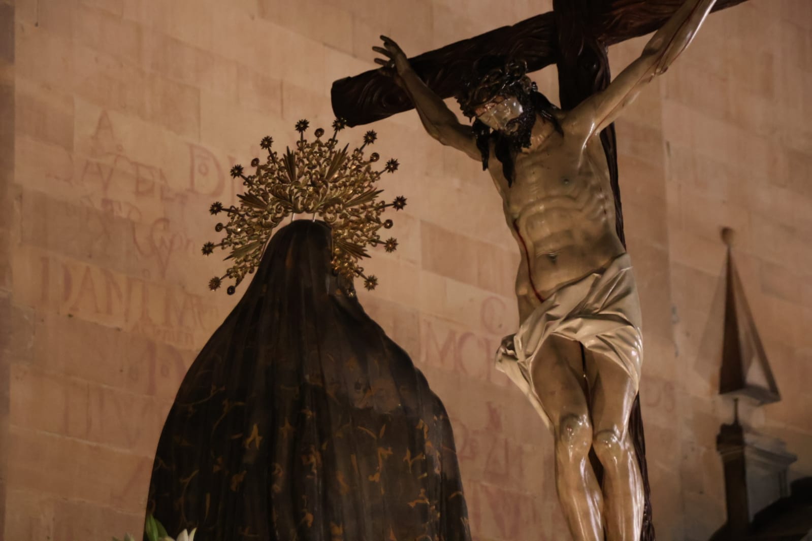 GALERÍA | Procesión Martes Santo de la Hermandad Universitaria del Santísimo Cristo de la Luz y Nuestra Señora de la Sabiduría