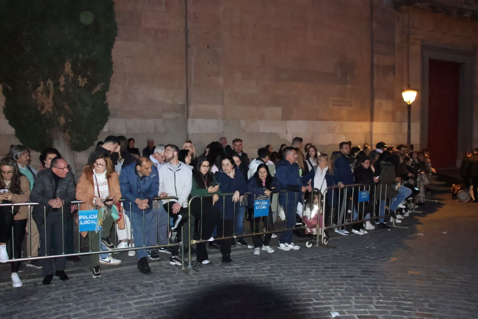 Ambiente en la Procesión de la Hermandad de Jesús Flagelado y Nuestra Señora de las Lágrimas