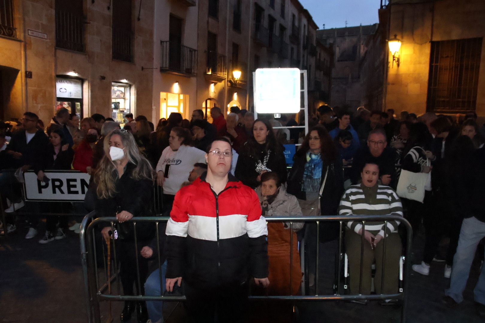 Ambiente en la Procesión de la Hermandad de Jesús Flagelado y Nuestra Señora de las Lágrimas