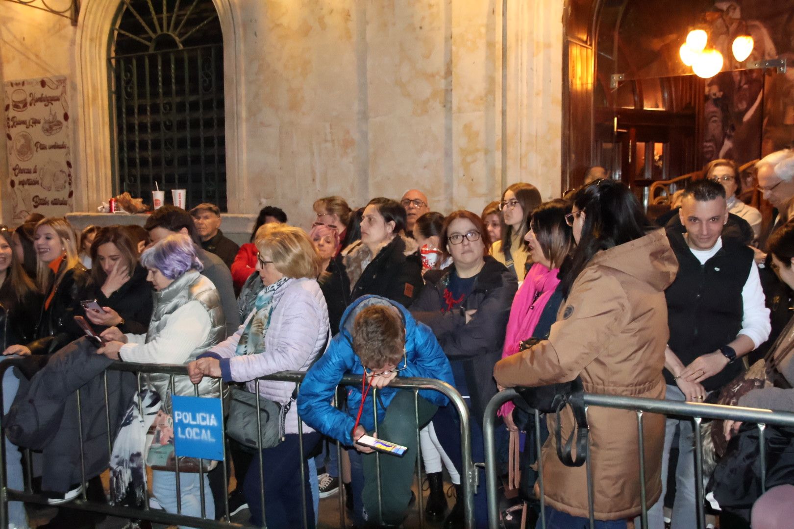 Ambiente en la Procesión de la Hermandad de Jesús Flagelado y Nuestra Señora de las Lágrimas