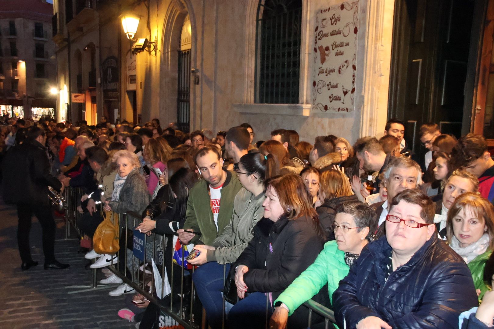 Ambiente en la Procesión de la Hermandad de Jesús Flagelado y Nuestra Señora de las Lágrimas