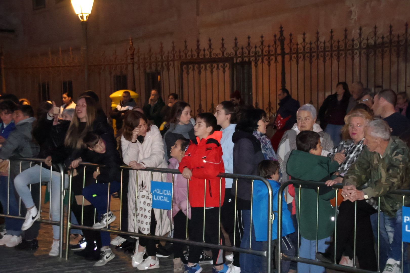 Ambiente en la Procesión de la Hermandad de Jesús Flagelado y Nuestra Señora de las Lágrimas