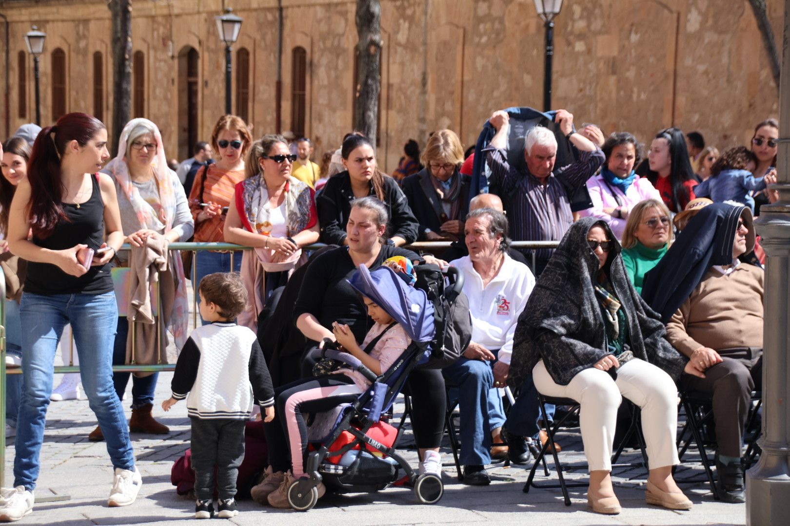 Ambiente en la Procesión del Santo Entierro de la Cofradía de la Vera Cruz