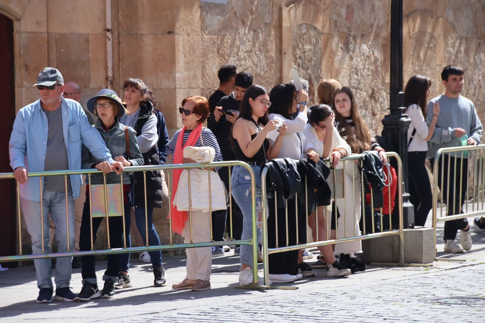 Ambiente en la Procesión del Santo Entierro de la Cofradía de la Vera Cruz