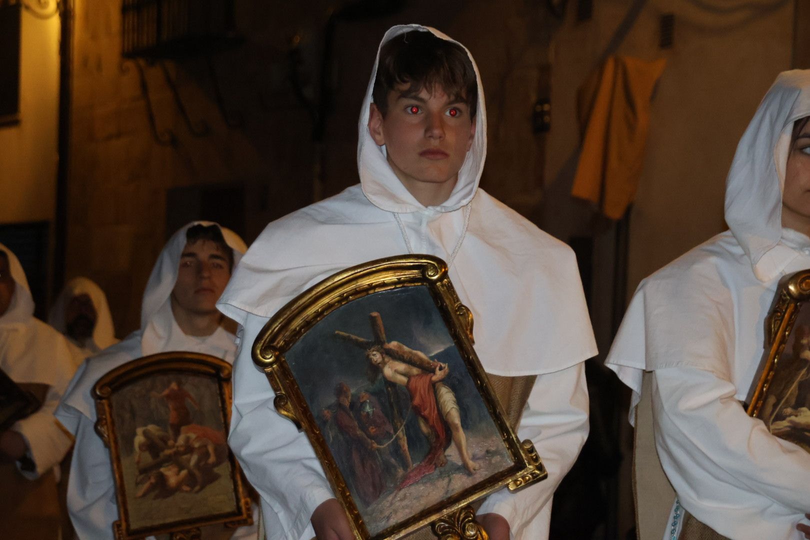 El Santísimo Cristo de la Liberación desfila con un imponente silencio por las céntricas calles de Salamanca