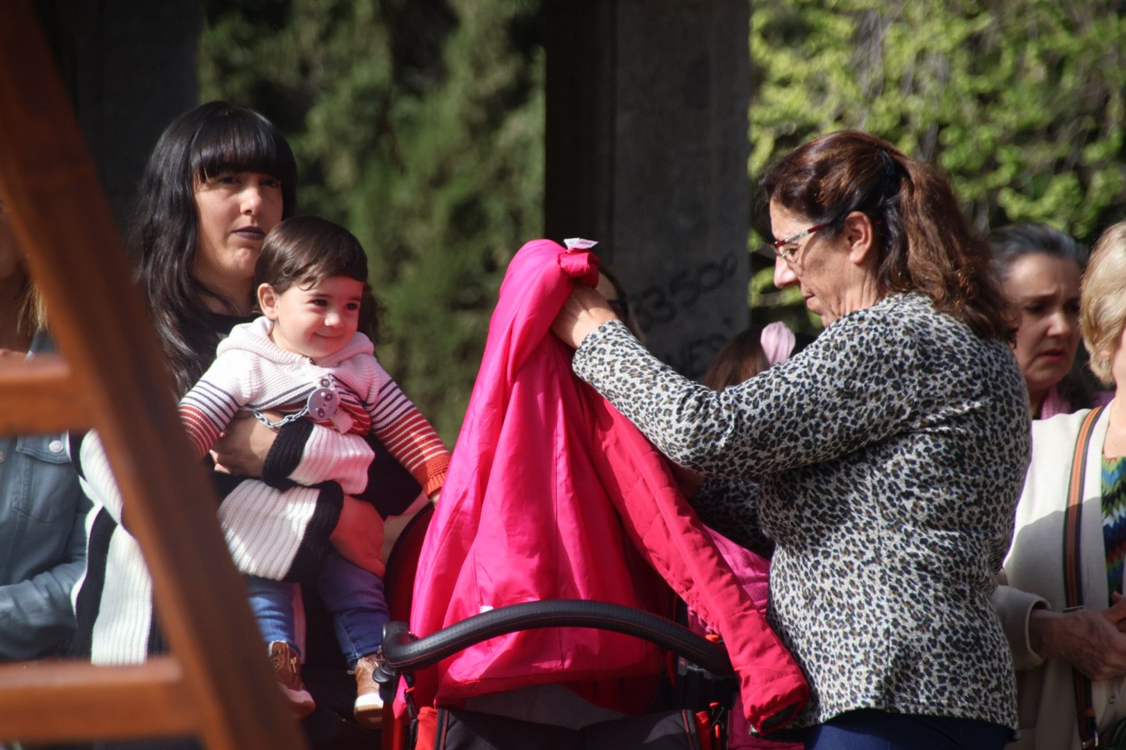 Ambiente en la Procesión de Nuestra Señora de la Alegría y en la Procesión de Jesús Resucitado de la Cofradía de la Vera Cruz