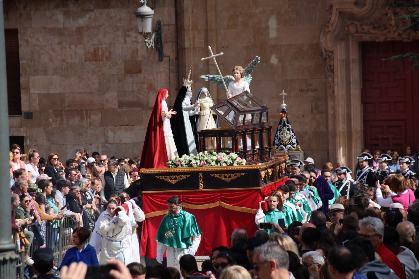 Procesión conjunta de Resurrección de la Cofradía de la Vera Cruz