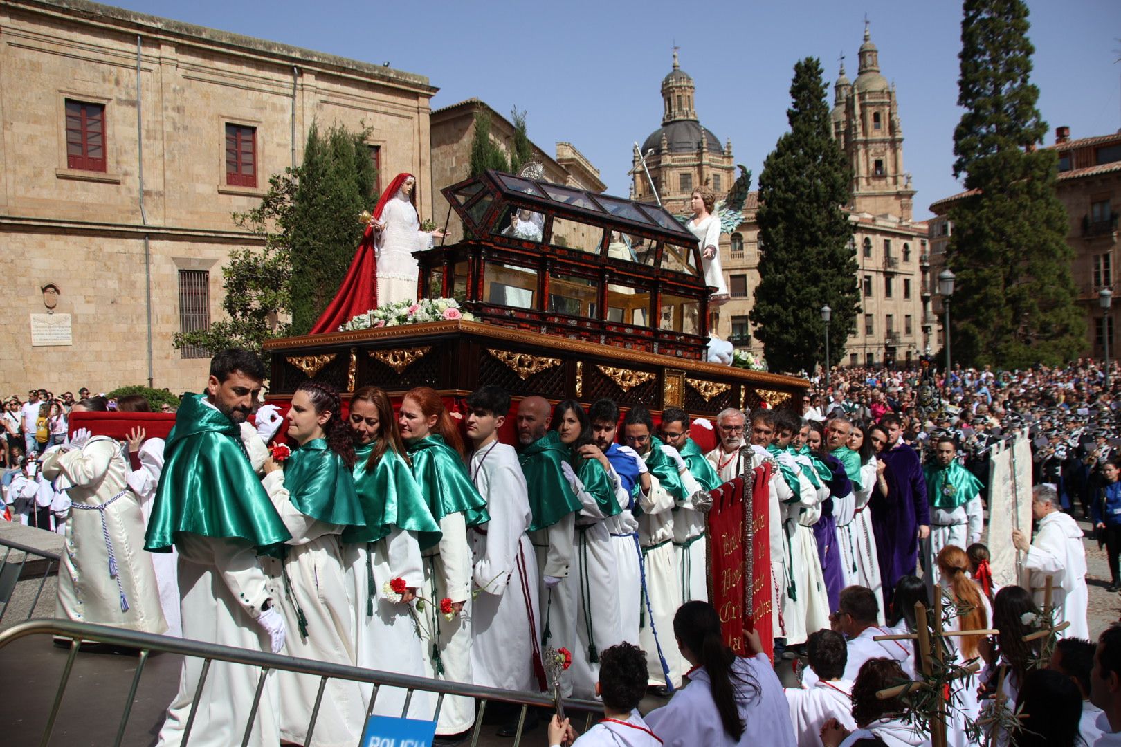 Procesión conjunta de Resurrección de la Cofradía de la Vera Cruz