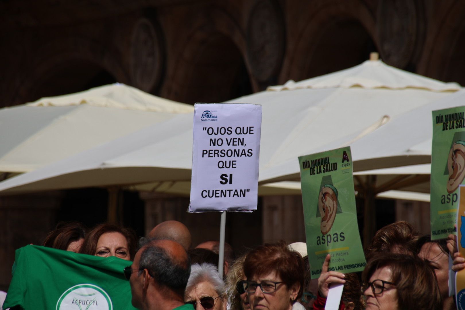 Carlos García Carbayo, recibe a asociaciones de salud pública de la ciudad con motivo de la marcha del Día Mundial de la Salud