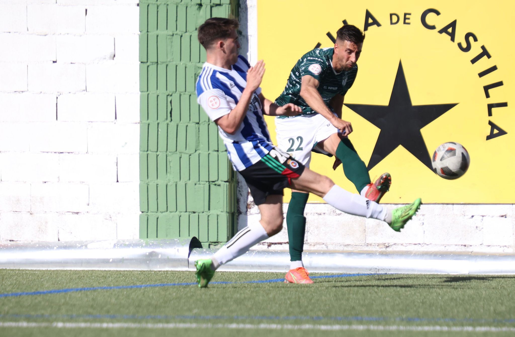 Coque, ante la Gimnástica de Torrelavega FOTO CD GUIJUELO