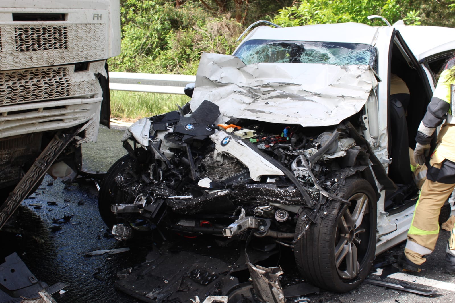 Accidente mortal entre un turismo y un camión en la carretera de La Alberca (3)