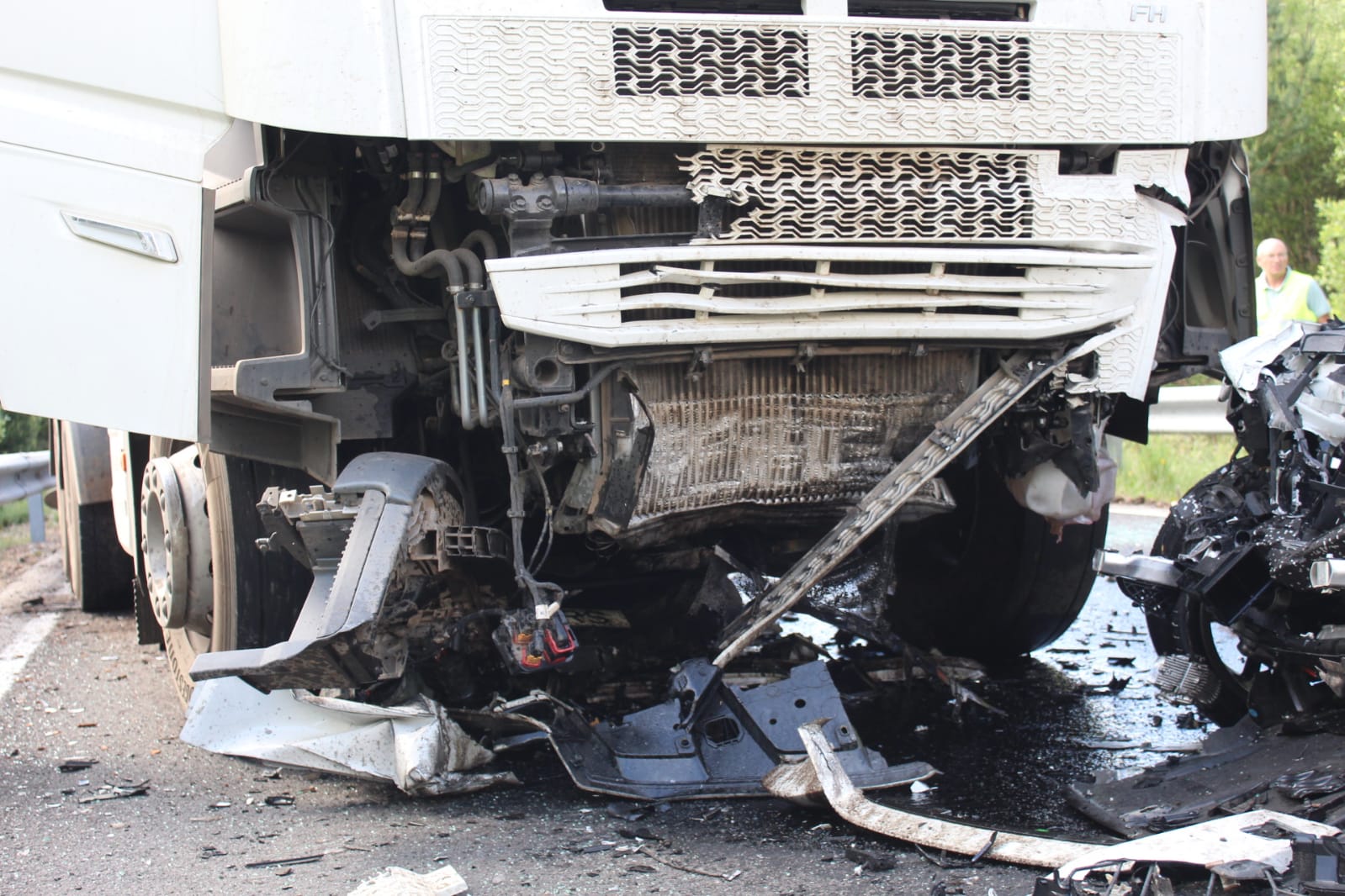 Accidente mortal entre un turismo y un camión en la carretera de la Alberca (6)