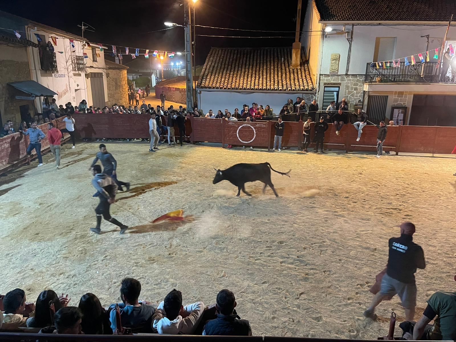 Suelta nocturna de vaquillas en Cabrillas (10)