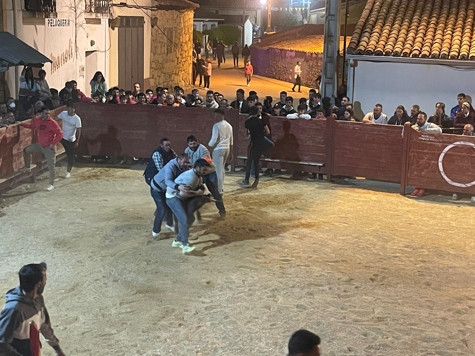 Suelta nocturna de vaquillas en Cabrillas (12)