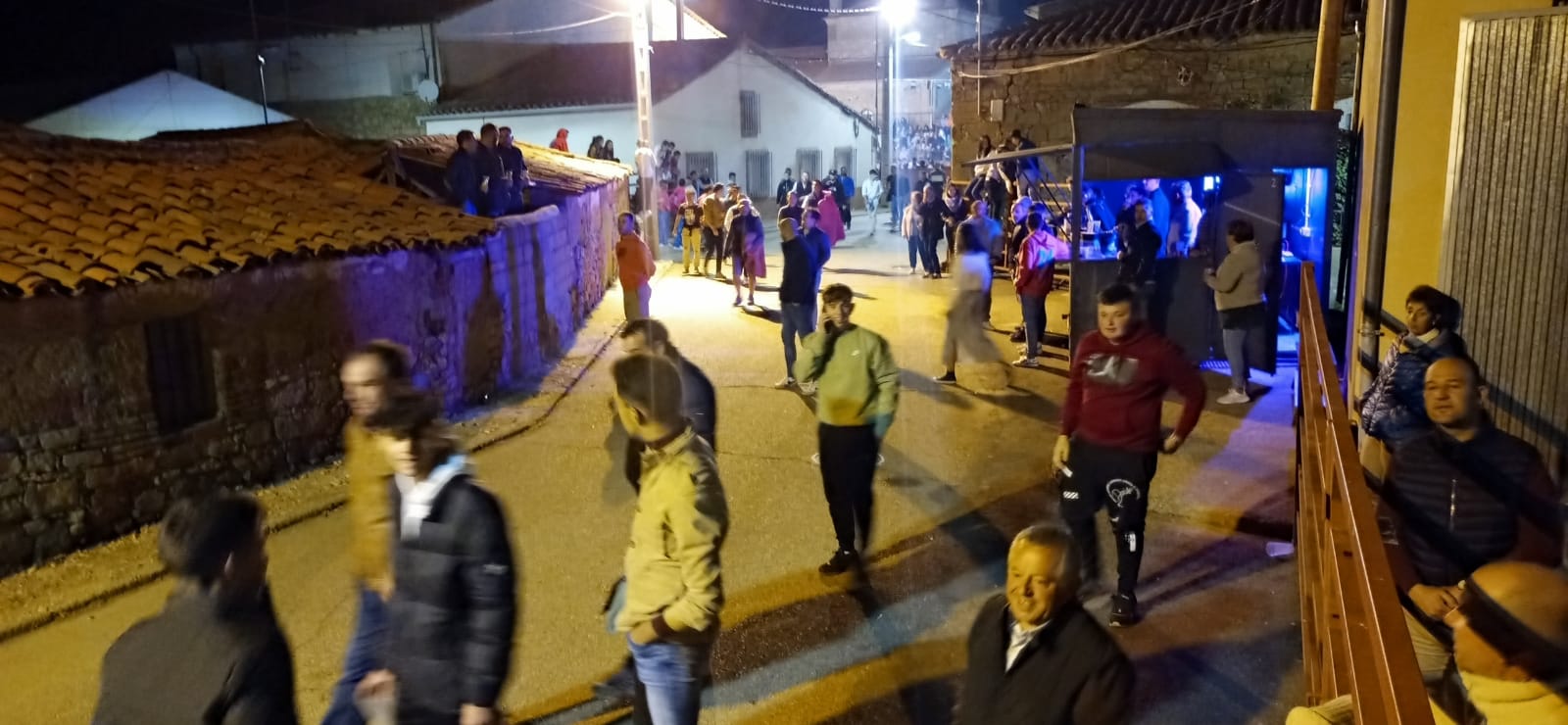 Suelta nocturna de vaquillas durante las fiestas patronales de Cabrillas (6)