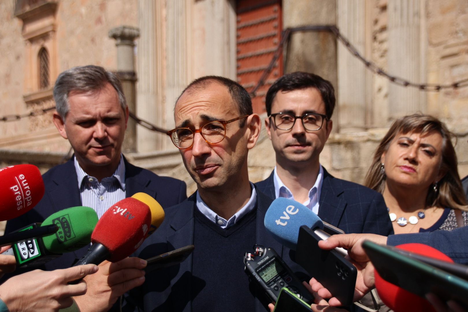 José Manuel Miñones, mantiene un encuentro con el candidato socialista a la Alcaldía de la ciudad de Salamanca y representantes del PSOE salmantino