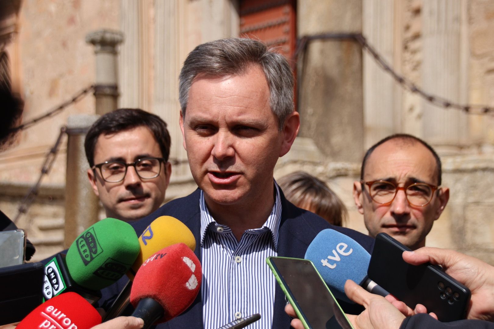 José Manuel Miñones, mantiene un encuentro con el candidato socialista a la Alcaldía de la ciudad de Salamanca y representantes del PSOE salmantino