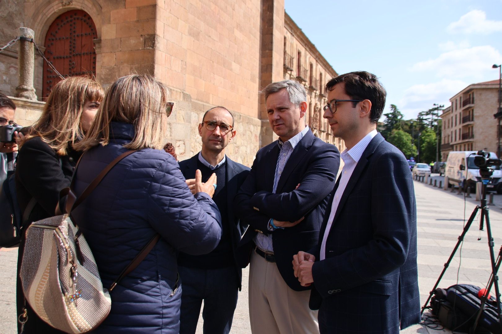 José Manuel Miñones, mantiene un encuentro con el candidato socialista a la Alcaldía de la ciudad de Salamanca y representantes del PSOE salmantino