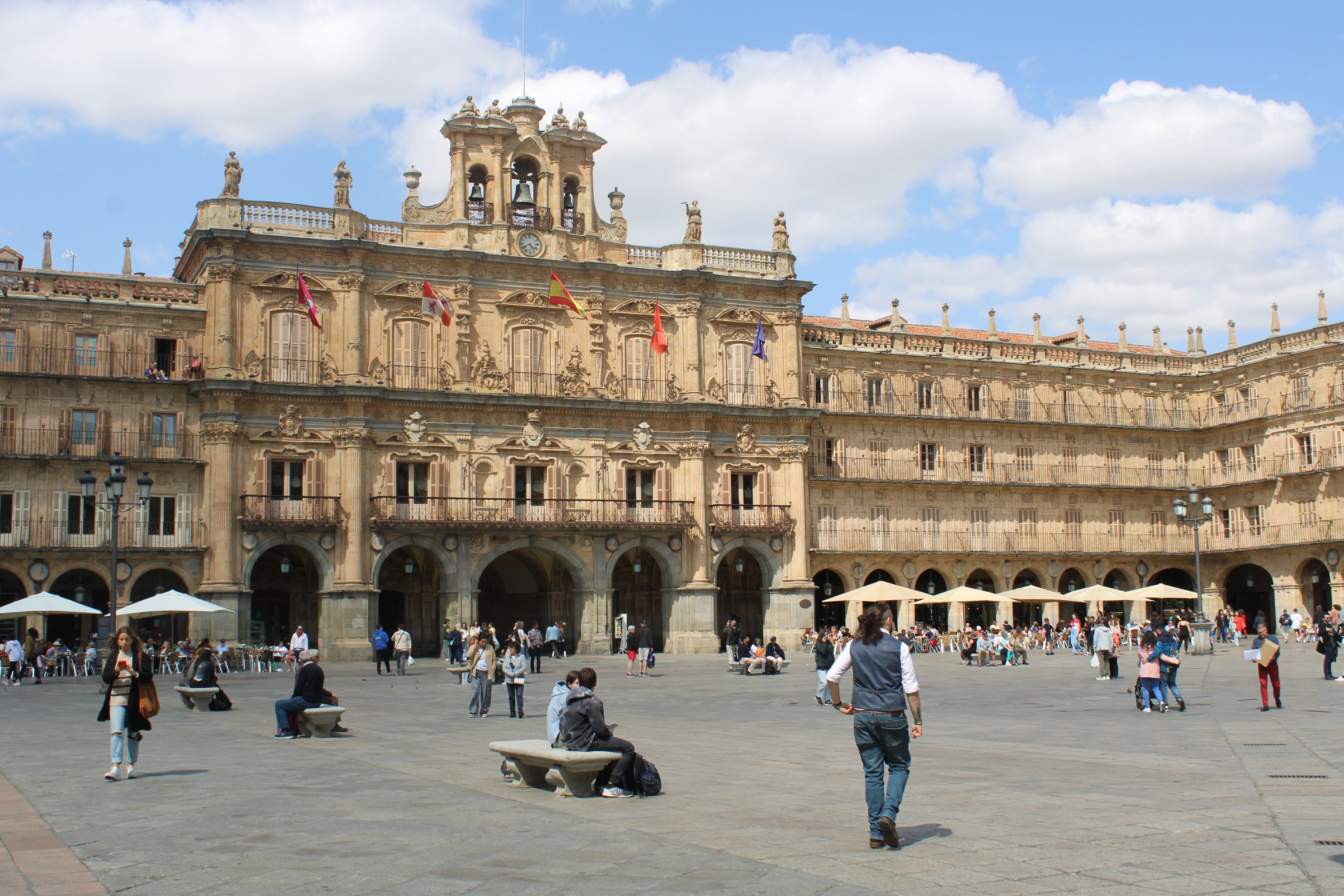 Plaza Mayor de Salamanca, fachada del Ayuntamiento, gente 