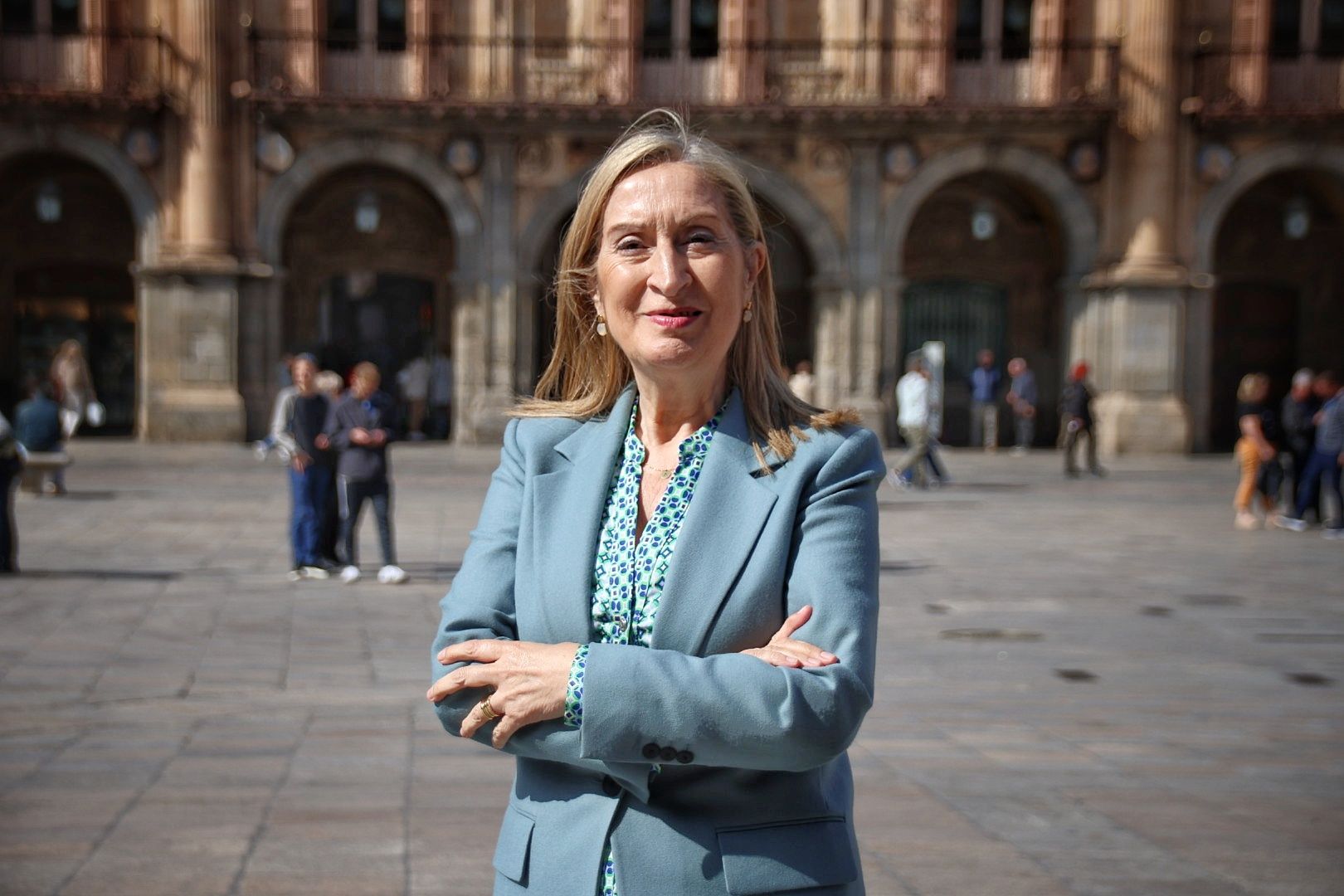 Ana Pastor posa para Salamanca24horas en la Plaza Mayor | Foto: Andrea M.