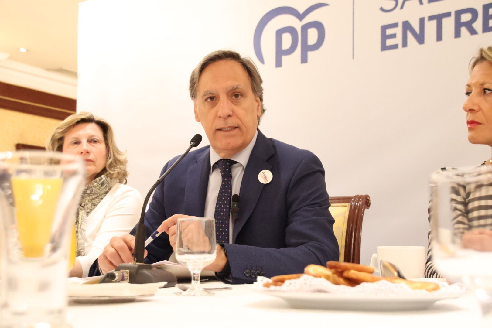 Carlos García Carbayo, mantiene un encuentro con la prensa para hacer balance de la campaña